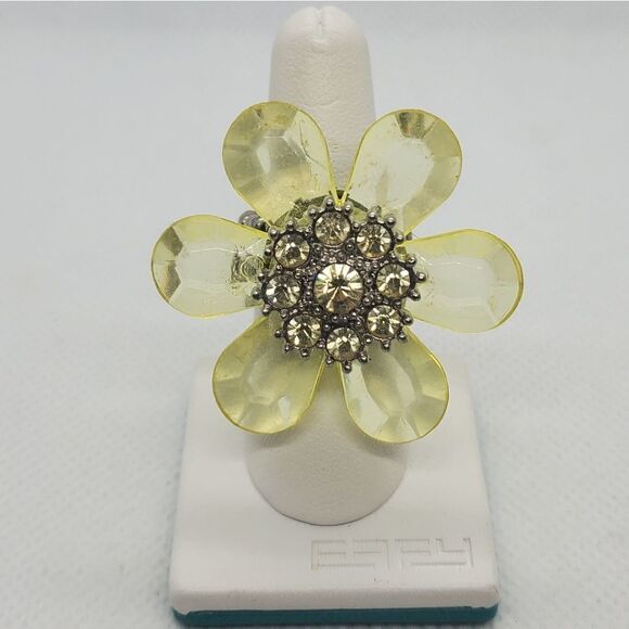Stretchy Yellow Flower Ring - Picture 2 of 6